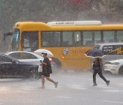 경기지역 주말 새벽까지 최대 70mm 비 예상..수해복구 차질 우려