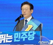 전북지역 합동연설회에서 정견 발표하는 이재명 후보