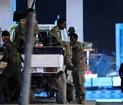 소말리아 호텔서 이슬람 무장단체 테러.."최소 13명 사망"