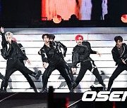 NCT U,'5년만 SM팬들 앞 화끈한 댄스' [사진]