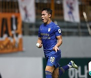 [K리그1 24R] '오현규 1골 1도움' 수원, 제주 원정서 2-1 역전승..2연승 질주