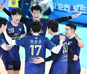 '디펜딩 챔피언' 우리카드, 코보컵 첫 경기서 한국전력 3-1 완파
