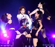 [포토] 태연, '화려한 퍼포먼스에 눈길' (SMTOWN LIVE 2022)