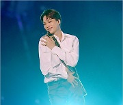 [MD포토] 엑소 카이 '조각 미소가 절로'