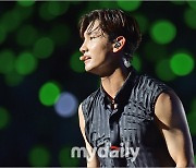 [MD포토] 최강창민 '열정에 흠뻑 젖었네'