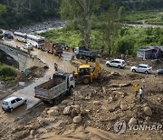 India Landslide <YONHAP NO-3358> (AP)
