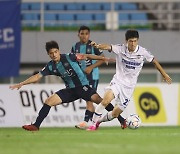 안산·충남아산, 난타전 끝에 2-2 무승부