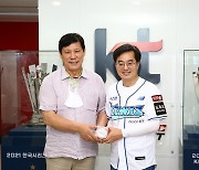 김동연 경기도지사, 허구연 총재와 경기도 야구 발전 방향 논의