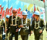 북한, 화성지구 살림집 '군인 건설자' 조명.."애국헌신의 땀방울"