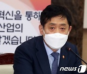 금융규제혁신회의 제2차회의 발언하는 김주현 금융위원장