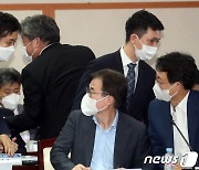 금융규제혁신회의 참석하는 김주현 위원장