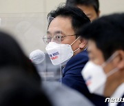 與 김희곤 "나도 문민정부 때 사적채용 당해"..野 '인사 공세' 맞불