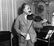 지진아 아인슈타인 깨운 3가지.. 나침반·바이올린·토론
