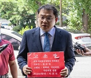 '건희사랑 전 회장' 강신업 변호사, 이준석 명예훼손 혐의 고소