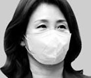 '법카 유용 의혹' 김혜경..피의자 신분 경찰 출석