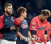 [MD포토] 이대호 '은퇴투어 찾아준 팬들에게 고개 숙여 감사 인사'