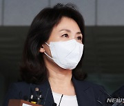 '법카 의혹' 김혜경, 5시간 경찰조사..李 "아내, 공무원 사적 도움받은 점 사죄"(종합3보)