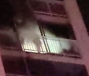 [영상] 충북 진천군 아파트서 불..인명피해 없어