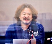 '제작비 절감' TBS, 김어준 출연료 삭감.."특단의 대책 필요"