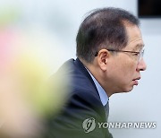 연합뉴스와 인터뷰하는 조승환 해수부 장관