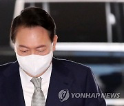 출근하는 윤석열 대통령