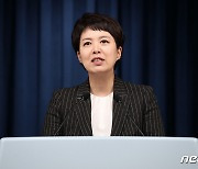 尹대통령 "언제든 연락해 달라..실시간 소통하면서 문제점 개선하겠다"