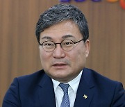 이상직, 승무원 부정채용 질문에 "지역 인재 선발, 상 받을 일"