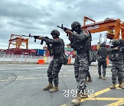 국민의힘 지도부, 벙커 방문해 한·미연합연습 참관..격려금 전달