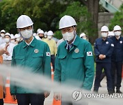 민방공 대피훈련 하는 한덕수 총리