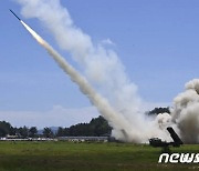 美 군함의 대만해협 통과에 中, 군용기 무력시위