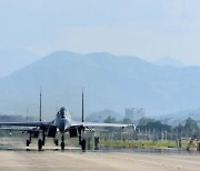 미국 순양함 타이완 해협 통과하자 중국 군용기 10대 무력시위