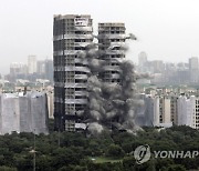 INDIA NOIDA ILLEGAL TWIN TOWERS DEMOLITION