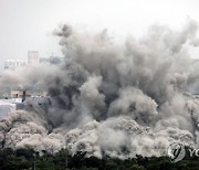 INDIA NOIDA ILLEGAL TWIN TOWERS DEMOLITION