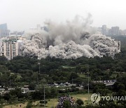 INDIA NOIDA ILLEGAL TWIN TOWERS DEMOLITION