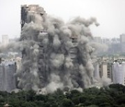 INDIA NOIDA ILLEGAL TWIN TOWERS DEMOLITION