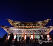 靑 패션 화보 논란 거세자..경복궁 '구찌 패션쇼' 취소