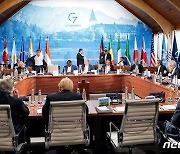 미 백악관 "G7 재무장관, 2일 러 원유 가격 상한제 논의"(상보)