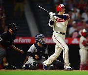 MLB 최초 10승-30홈런..오타니 "저지와 MVP 경쟁은 동기부여"