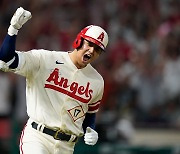 오타니, 이번엔 '11승-30홈런'..MLB 새 역사 썼다