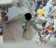 '쓰레기 쌓인 집에 홀로..' 아들 방치한 40대 구속 송치