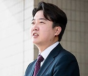 檢 '이재명 소환' 통보한 날..경찰은 "이준석 출석하라"