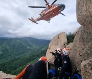 설악산 울산바위 등반하던 50대, 15m 아래 떨어져 숨져