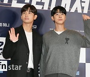 [포토] 동방신기, '극장에 뜬 스타'