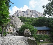 [이런 여행] 설악산 흔들바위, 아직 안 떨어졌어?