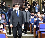 이재명, 검찰 불출석.. '강 대 강' 진영 대결로 치닫는 여야