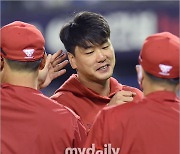 [MD포토] 김광현 '승리 투수의 미소'