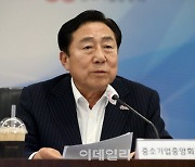 [포토] 김기문 중기회장, 산업부 간담회