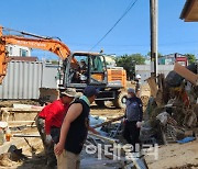 [화보]'힌남노' 피해 복구에 구슬땀 흘리는 해군 장병들