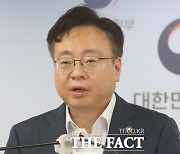 기재부 출신 복지부 장관 후보..개혁 적임자 vs 민영화 우려