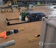 포스코 "포항제철소 고로 내일부터 순차 재가동..복구작업 차질없어"